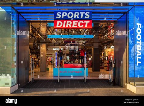 sports direct opening hours oxford street